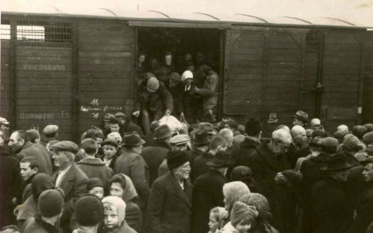 Vagonban jön a történelem