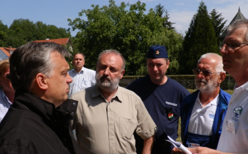 Orbán a kisapostagi gáton