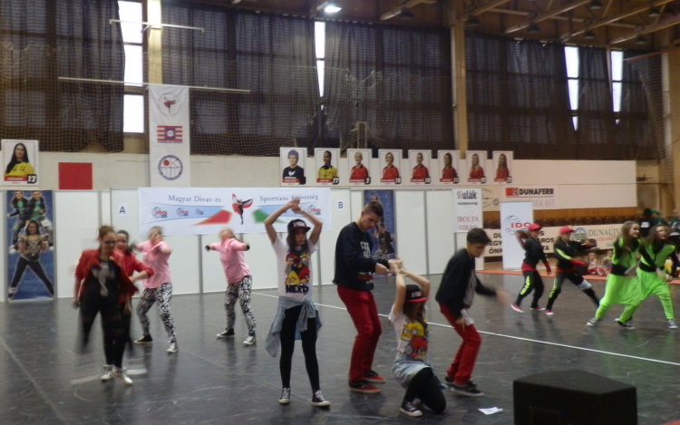 Táncosok jöttek és még jönnek…