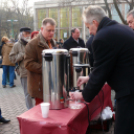 Adományért cserébe forralt bor