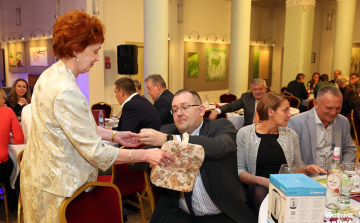 Jótékony célú bálozás