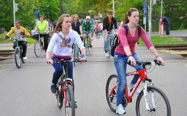 A kerékpárosok védelmében: felújítják az utakat!