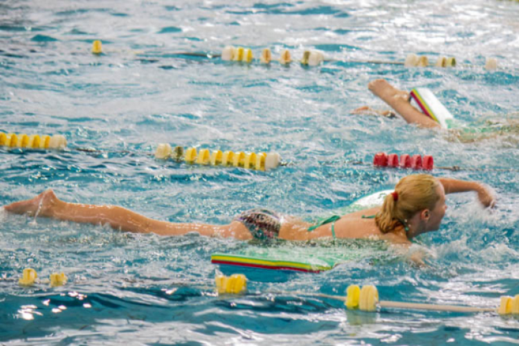 Víziparádé a középiskolásokkal