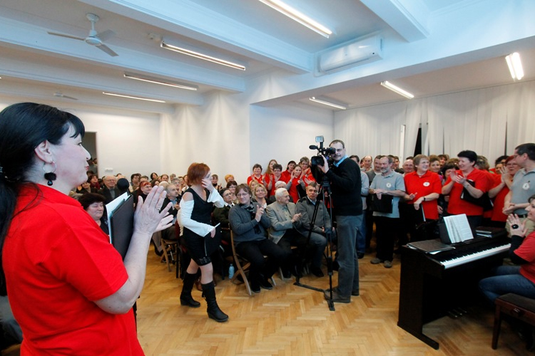 A kórus New Yorkban énekelt