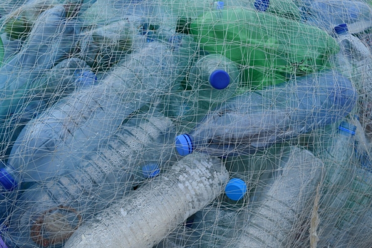 A brit kormány 25 éves programot hirdetett a műanyaghulladék felszámolására