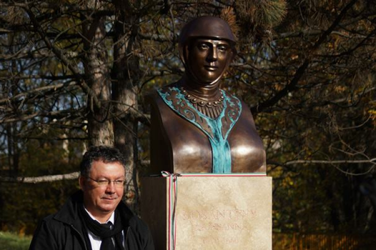 Szobor Zsuzsannának -DSTV videóval