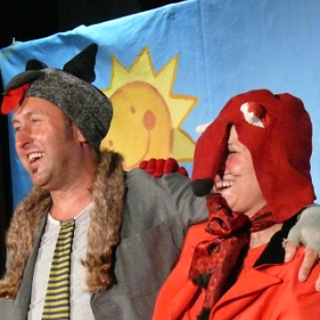 A rendíthetetlen sündisznócska, a Szeleburdi Meseszínház előadásában