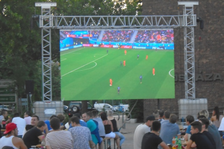 Futball vb a Városháza téren