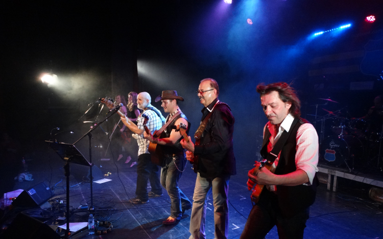 Gyuri, aki George lett ,és énekel…