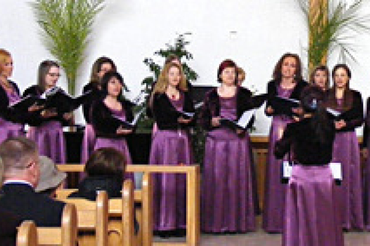 A gyerekosztályért énekelnek