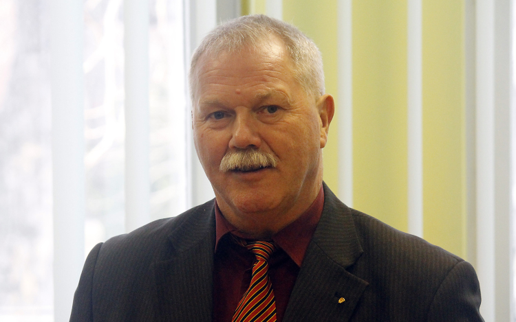 Nem csapta be maga mögött az ajtót 