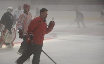 Acélbikák rajtra készen