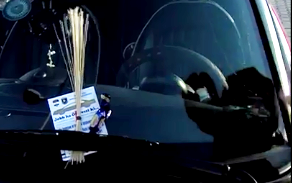 Szaloncukorral és virgáccsal érkezett a Rendőrmikulás - DSTV videóval