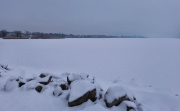 Meteorológia: életveszélyes rámenni a Balaton jegére