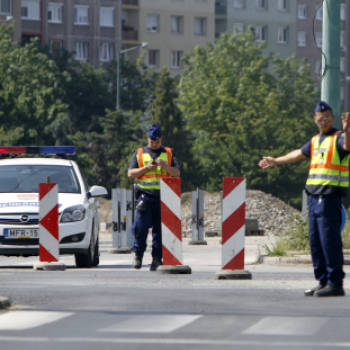 Forgalom elterelés, építkezés