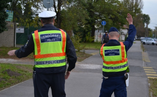 Nem árt látni, és látszani!