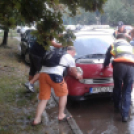 Esett, sőt zuhogott