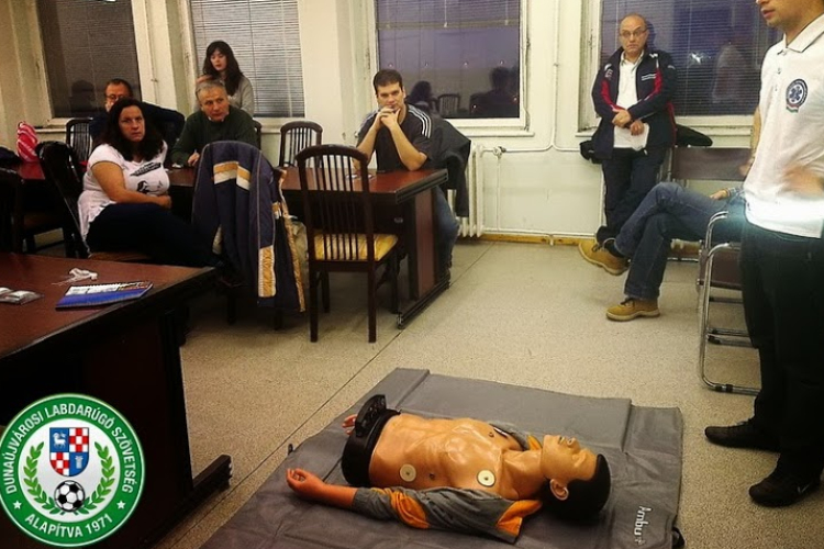 Életmentést tanultak a focisták