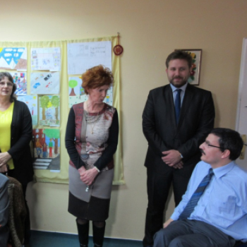 Mozgáskorlátozottak irodát avattak