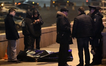 Nyemcov-gyilkosság - A nyomozás szerint a Charlie Hebdo karikatúráinak támogatása miatt gyilkoltak