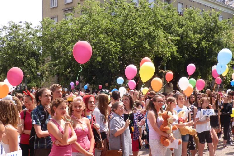 Nyolcadikos diákok bolondballagása