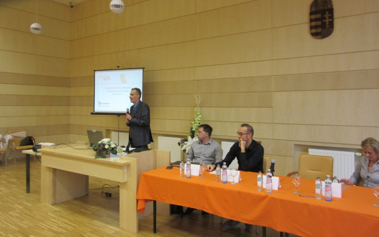 Dunaújváros,  itt vagyunk