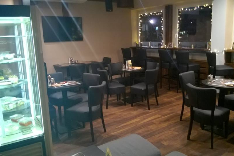 Cukrászda a Városháza téren