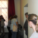 Együtt 2014 kampány-körút  a bejáratnál Gombossal