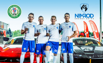 Emléktorna két fiatalért