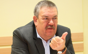 A könyvtártól a kerékpár úton át a Dunaferrig