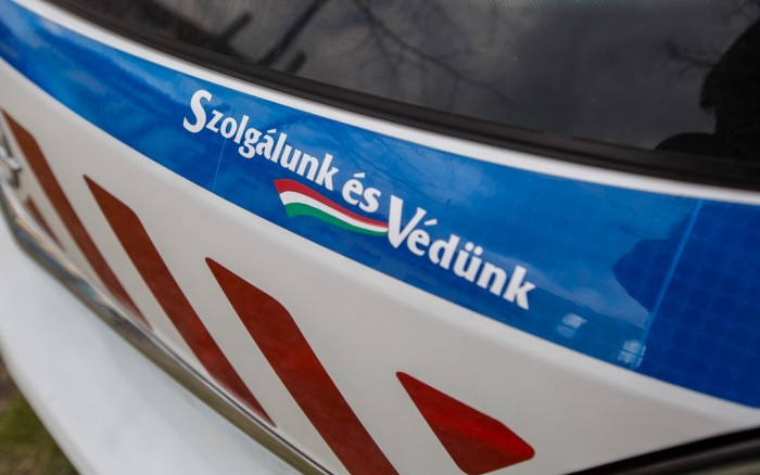 Migránsokat fuvarozott