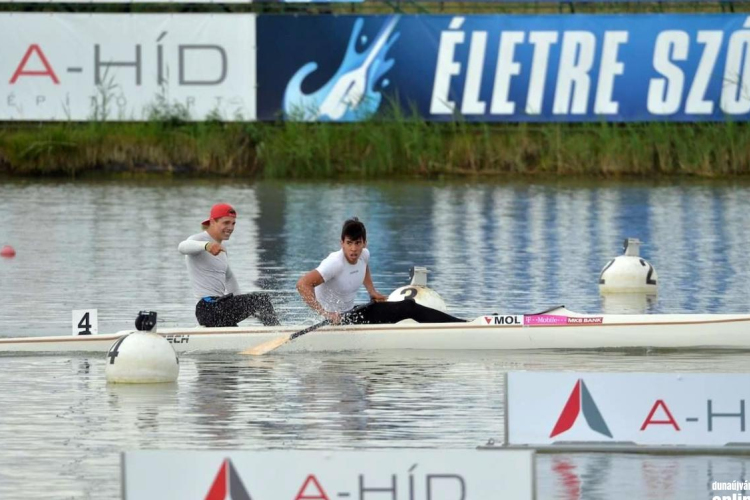 Rangos verseny előtt a kenusok