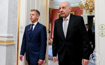 Magyar Péter: Sulyok Tamás nem állt ki a bántalmazott gyerekek vagy az üldözött civilek mellett
