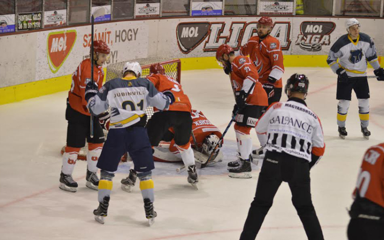 Újra a MAC következik