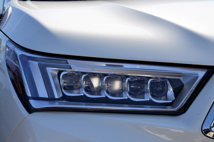 Csökkent a forgalomba helyezett új kocsik száma az első negyedévben