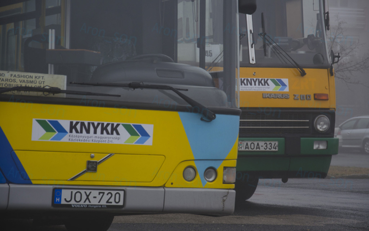 Lángra kapott buszok Székesfehérváron és Dunaújvárosban