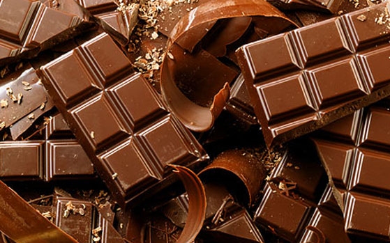 Huszonhat milliónyi hamisított csokit foglalt le a NAV 