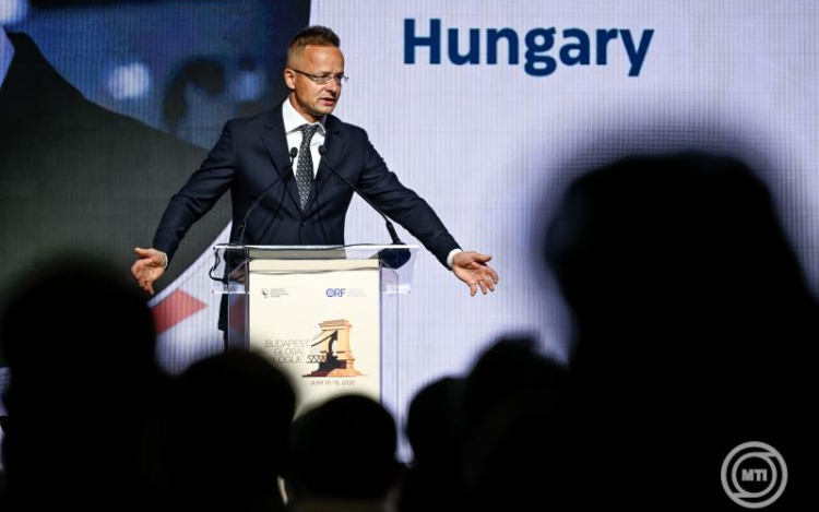 Szijjártó Péter: az elmúlt évek egyik legjelentősebb evakuációs műveletére került sor