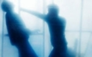 Előszálláson bántalmazó fiatalt, Iváncsán körözött személyt fogtak el a rendőrök.