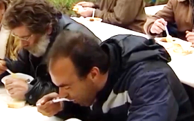 Élelemre és takaróra gyűjtenek