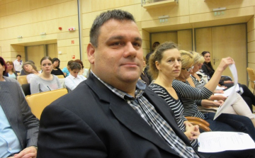 A hosszútáv-úszástól a közigazgatásig