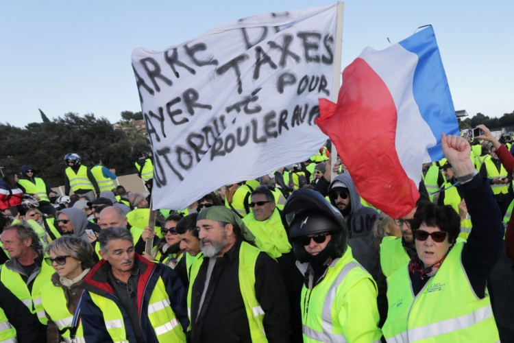 Francia zavargások - már nem az üzemanyagadó emeléséről szólnak a tüntetések 