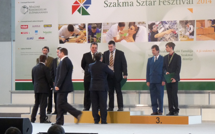 Két diákunk kapott érmet a miniszterelnöktől