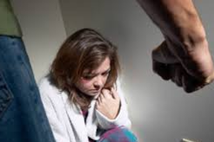 Könnyű testi sértés és vagyon elleni bűncselekmény