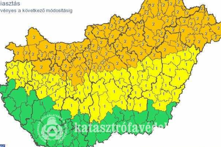 Riaszt a katasztrófa-védelem