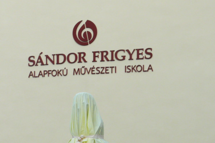 Sándor Frigyes szobrának leleplezése