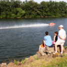 Motorcsónak két napon keresztül