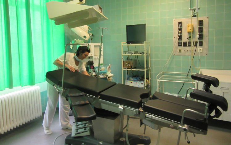 Az új ágyak is folyamatosan érkeznek a kórházba