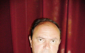 Újságíró és múzeum igazgató- videóval