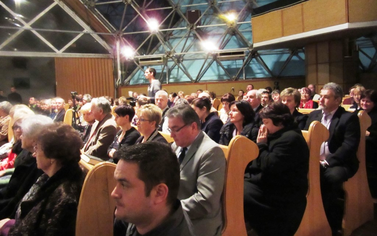 Bugyik család: kétszázezer forintos koncert